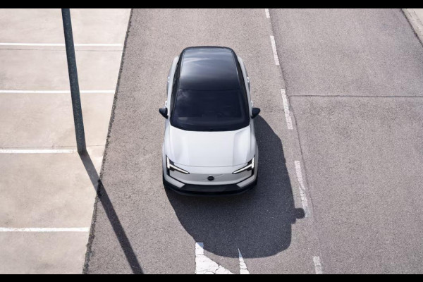 Volvo EX30 272PK Single Motor Extended Range Plus 69 kWh / Adaptive Cruise Control / Harman Kardon / Stoelverwarming / Stuurverwarming / Achteruitrijcamera / Elektrische achterklep / Parkeersensoren V+A