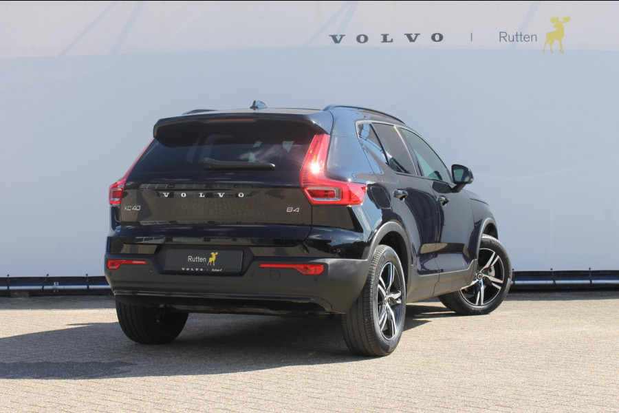 Volvo XC40 B4 211PK Automaat Plus Dark Harman Kardon Audio installatie / Semi elektrisch wegklapbare trekhaak / Google infotainment / Verwarmbare voorruit / Verwarmbare voorstoelen