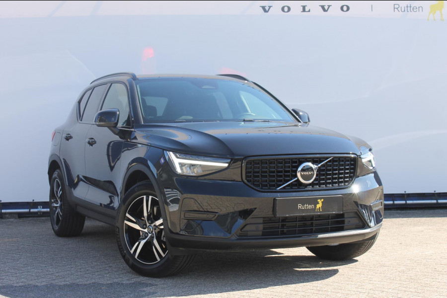 Volvo XC40 B4 211PK Automaat Plus Dark Harman Kardon Audio installatie / Semi elektrisch wegklapbare trekhaak / Google infotainment / Verwarmbare voorruit / Verwarmbare voorstoelen