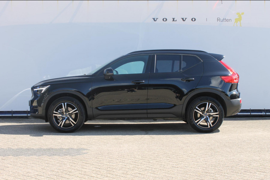 Volvo XC40 B4 211PK Automaat Plus Dark Harman Kardon Audio installatie / Semi elektrisch wegklapbare trekhaak / Google infotainment / Verwarmbare voorruit / Verwarmbare voorstoelen