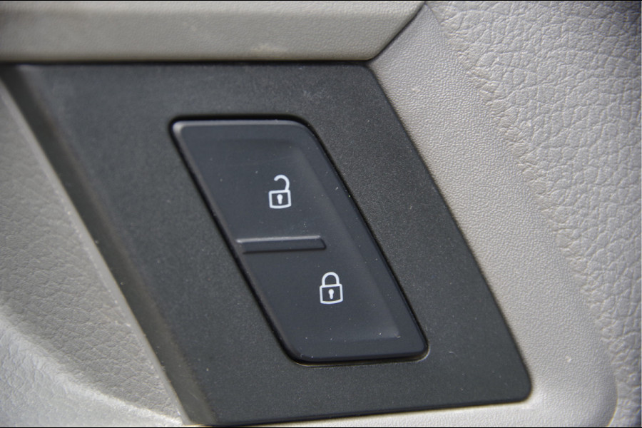 MAN TGE 3.140 35 2.0 L3H2(L2H1) EURO6! AUT. CRUISE, TREKHAAK, 18'', ERGO ACTIVE GEVEERDE STOEL, STOELVERWARMING, AIRCO, PARKEERSENSOREN