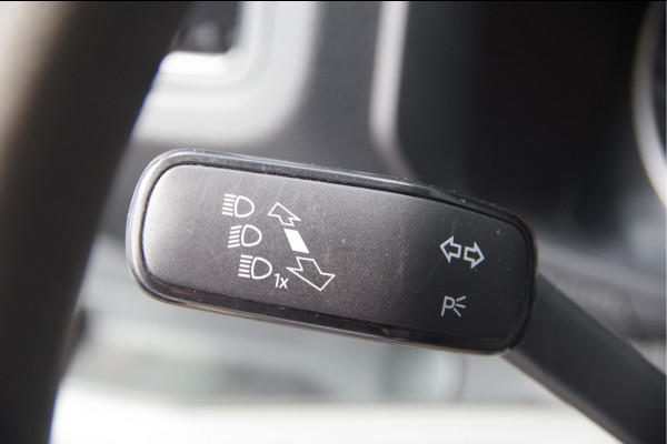 MAN TGE 3.140 35 2.0 L3H2(L2H1) EURO6! AUT. CRUISE, TREKHAAK, 18'', ERGO ACTIVE GEVEERDE STOEL, STOELVERWARMING, AIRCO, PARKEERSENSOREN