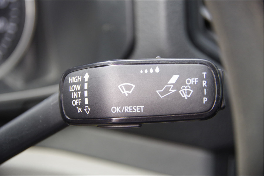 MAN TGE 3.140 35 2.0 L3H2(L2H1) EURO6! AUT. CRUISE, TREKHAAK, 18'', ERGO ACTIVE GEVEERDE STOEL, STOELVERWARMING, AIRCO, PARKEERSENSOREN