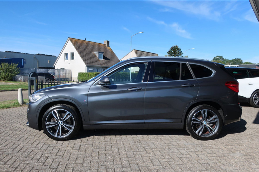 BMW X1 SDrive20i High Executive 1e EIG_LED_PANO_HEAD-UP_CAM_PDC V+A_NAP.