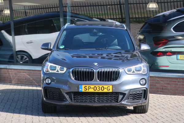 BMW X1 SDrive20i High Executive 1e EIG_LED_PANO_HEAD-UP_CAM_PDC V+A_NAP.