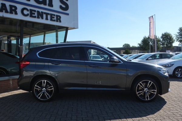 BMW X1 SDrive20i High Executive 1e EIG_LED_PANO_HEAD-UP_CAM_PDC V+A_NAP.