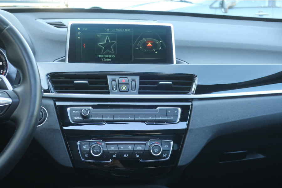 BMW X1 SDrive20i High Executive 1e EIG_LED_PANO_HEAD-UP_CAM_PDC V+A_NAP.