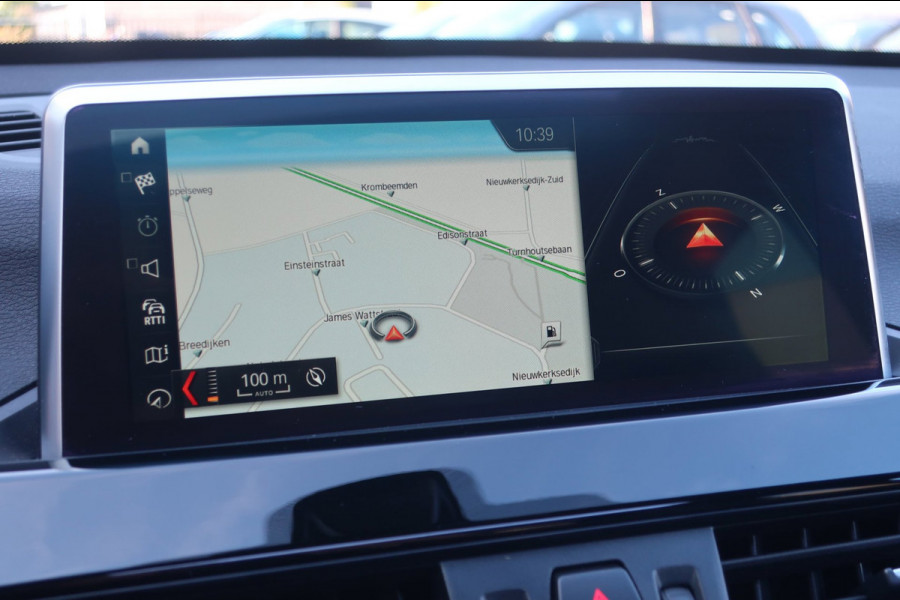 BMW X1 SDrive20i High Executive 1e EIG_LED_PANO_HEAD-UP_CAM_PDC V+A_NAP.