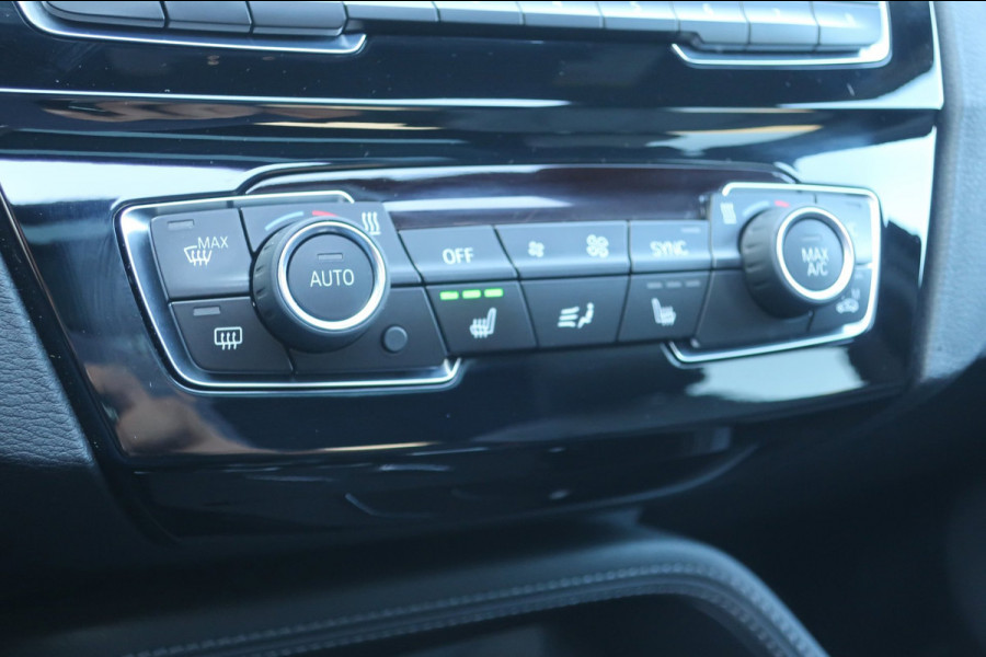 BMW X1 SDrive20i High Executive 1e EIG_LED_PANO_HEAD-UP_CAM_PDC V+A_NAP.