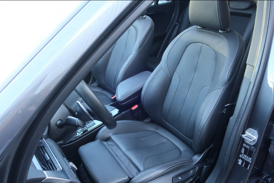 BMW X1 SDrive20i High Executive 1e EIG_LED_PANO_HEAD-UP_CAM_PDC V+A_NAP.