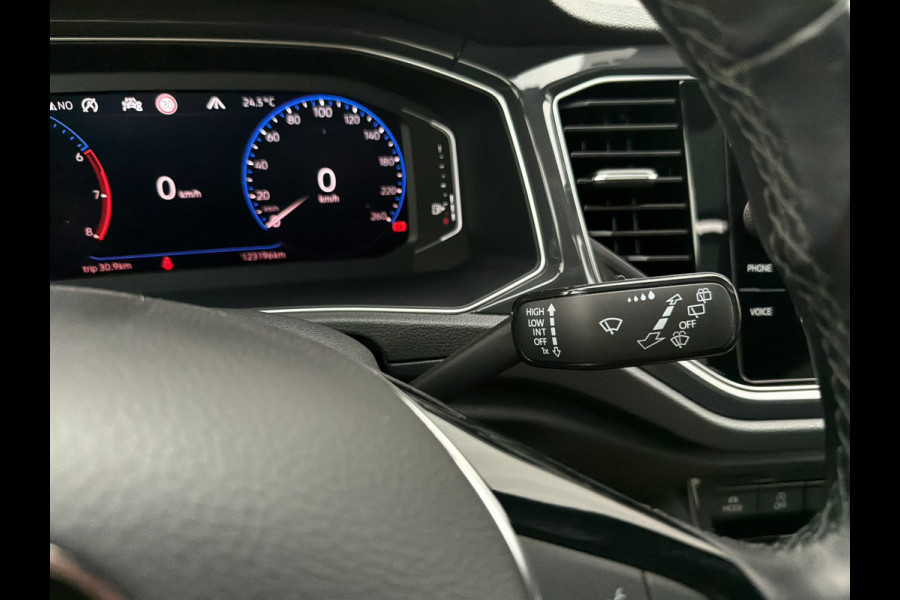 Volkswagen T-Roc 1.5 TSI Sport | Pano | Trekhaak | LED | Carplay | Camera | Virtual Cockpit | Blind-Spot | PDC