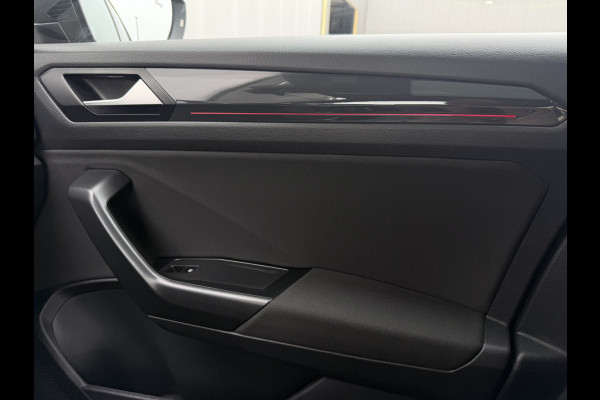 Volkswagen T-Roc 1.5 TSI Sport | Pano | Trekhaak | LED | Carplay | Camera | Virtual Cockpit | Blind-Spot | PDC