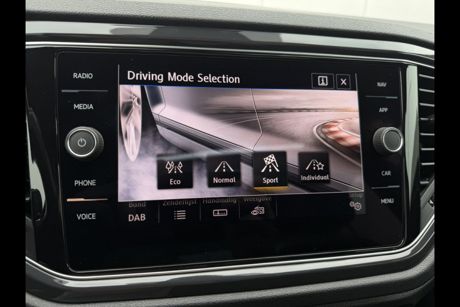 Volkswagen T-Roc 1.5 TSI Sport | Pano | Trekhaak | LED | Carplay | Camera | Virtual Cockpit | Blind-Spot | PDC
