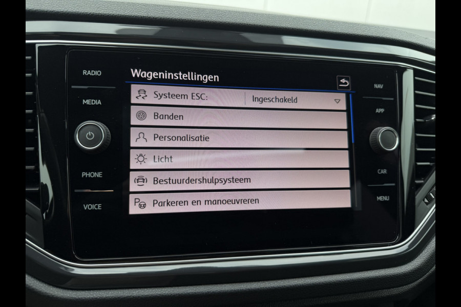 Volkswagen T-Roc 1.5 TSI Sport | Pano | Trekhaak | LED | Carplay | Camera | Virtual Cockpit | Blind-Spot | PDC