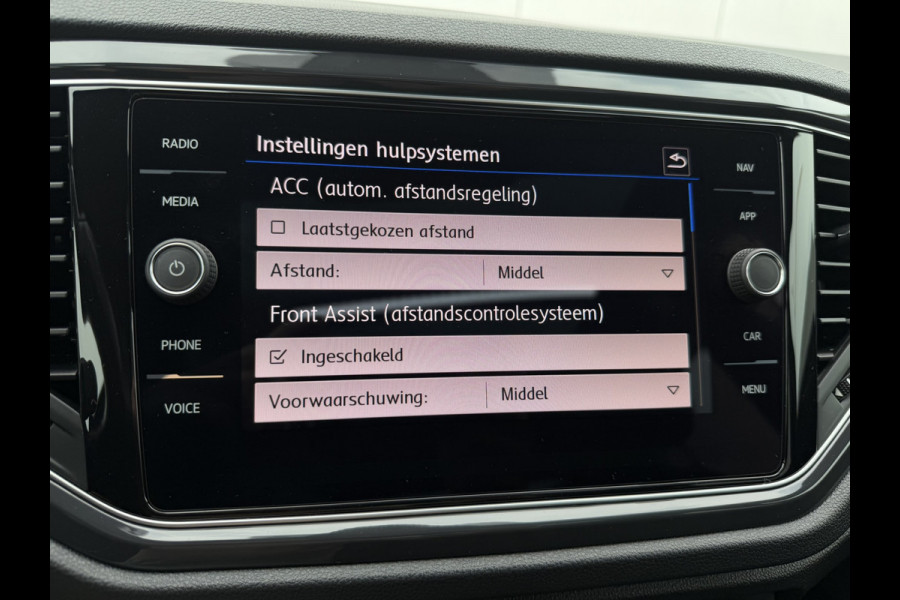 Volkswagen T-Roc 1.5 TSI Sport | Pano | Trekhaak | LED | Carplay | Camera | Virtual Cockpit | Blind-Spot | PDC