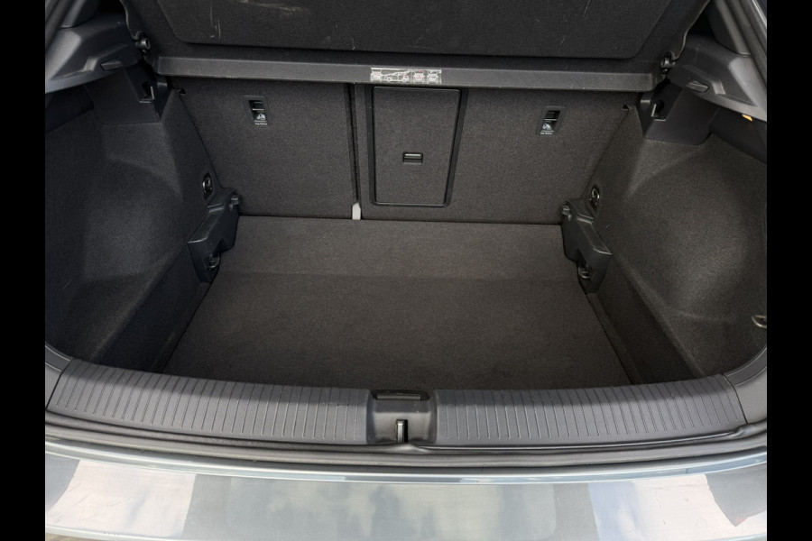 Volkswagen T-Roc 1.5 TSI Sport | Pano | Trekhaak | LED | Carplay | Camera | Virtual Cockpit | Blind-Spot | PDC