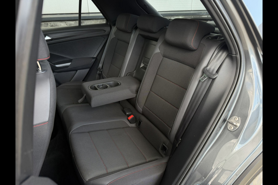 Volkswagen T-Roc 1.5 TSI Sport | Pano | Trekhaak | LED | Carplay | Camera | Virtual Cockpit | Blind-Spot | PDC