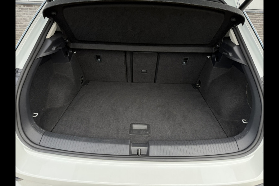 Volkswagen T-Roc 1.5 TSI Sport | LED | Trekhaak | Carplay | Camera | Virtual Cockpit | Blind-Spot | PDC