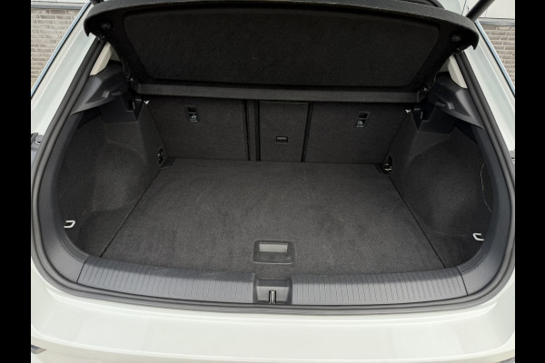 Volkswagen T-Roc 1.5 TSI Sport | LED | Trekhaak | Carplay | Camera | Virtual Cockpit | Blind-Spot | PDC