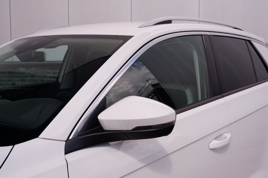 Volkswagen T-Roc 1.5 TSI Sport | LED | Trekhaak | Carplay | Camera | Virtual Cockpit | Blind-Spot | PDC