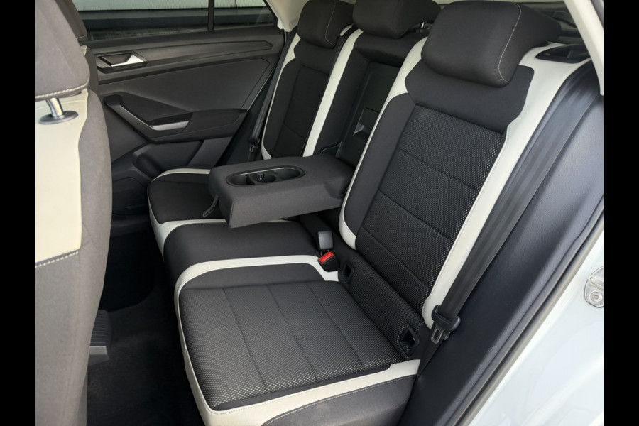 Volkswagen T-Roc 1.5 TSI Sport | LED | Trekhaak | Carplay | Camera | Virtual Cockpit | Blind-Spot | PDC