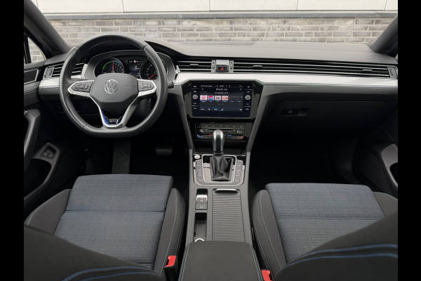 Volkswagen Passat Variant 1.4 TSI PHEV GTE Business | Pano | Carplay | LED | Camera | Navi | LED