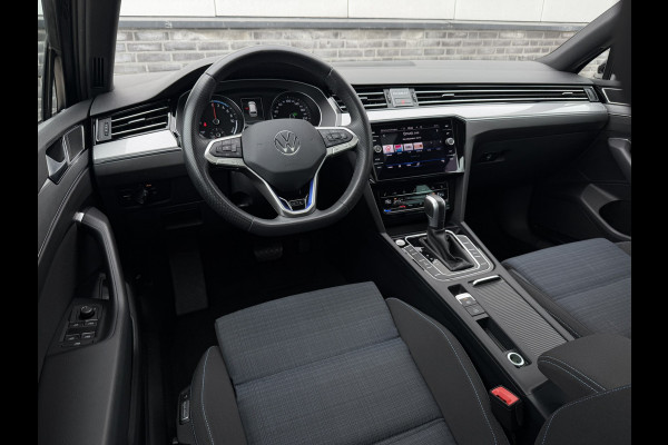 Volkswagen Passat Variant 1.4 TSI PHEV GTE Business | Pano | Carplay | LED | Camera | Navi | LED
