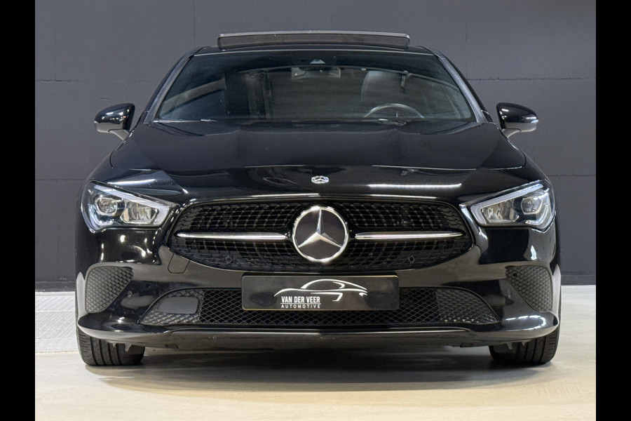 Mercedes-Benz CLA-Klasse Shooting Brake 180 Luxury Line | Panoramadak | Leder | Camera | Sfeerverlichting