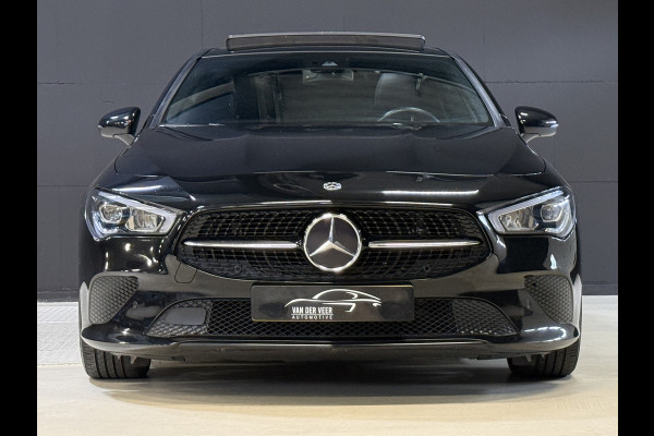 Mercedes-Benz CLA-Klasse Shooting Brake 180 Luxury Line | Panoramadak | Leder | Camera | Sfeerverlichting
