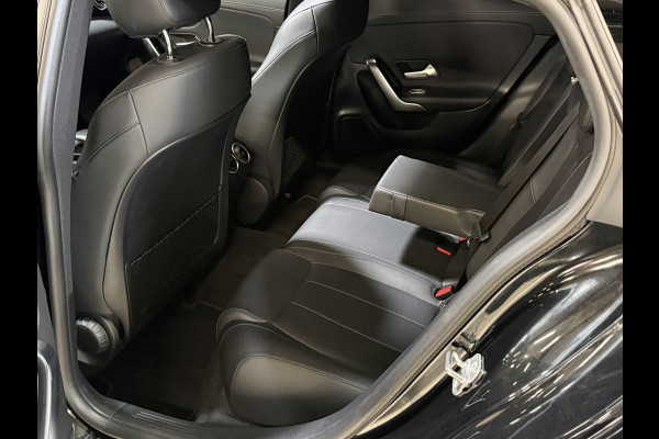 Mercedes-Benz CLA-Klasse Shooting Brake 180 Luxury Line | Panoramadak | Leder | Camera | Sfeerverlichting