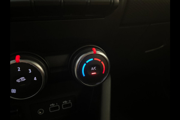 Renault Clio 1.0 TCe 90 Equilibre AIRCO NAVI CRUISE APPLE CARPLAY PRIVACY GLAS ELEK RAMEN CENT VERG METALLIC LAK ZEER NETTE AUTO