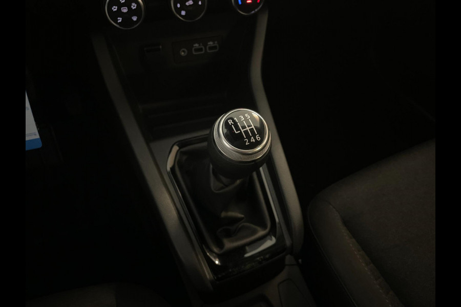 Renault Clio 1.0 TCe 90 Equilibre AIRCO NAVI CRUISE APPLE CARPLAY PRIVACY GLAS ELEK RAMEN CENT VERG METALLIC LAK ZEER NETTE AUTO