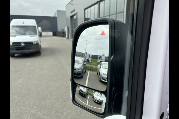 Mercedes-Benz eSprinter 320 L2 H2 Pro 81kWh / Snel laden 115Kw / Trekhaak / MBUX / Navigatie / Camera / Cruise control / Airco / 270 Graden achterdeuren .