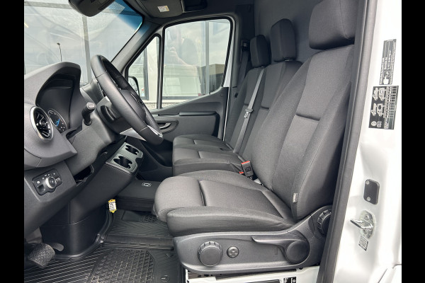 Mercedes-Benz eSprinter 320 L2 H2 Pro 81kWh / Snel laden 115Kw / Trekhaak / MBUX / Navigatie / Camera / Cruise control / Airco / 270 Graden achterdeuren .