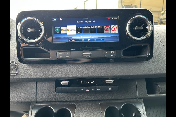 Mercedes-Benz eSprinter 320 L2 H2 Pro 81kWh / Snel laden 115Kw / Trekhaak / MBUX / Navigatie / Camera / Cruise control / Airco / 270 Graden achterdeuren .