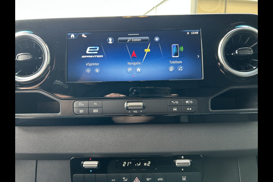 Mercedes-Benz eSprinter 320 L2 H2 Pro 81kWh / Snel laden 115Kw / Trekhaak / MBUX / Navigatie / Camera / Cruise control / Airco / 270 Graden achterdeuren .