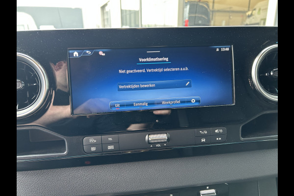 Mercedes-Benz eSprinter 320 L2 H2 Pro 81kWh / Snel laden 115Kw / Trekhaak / MBUX / Navigatie / Camera / Cruise control / Airco / 270 Graden achterdeuren .