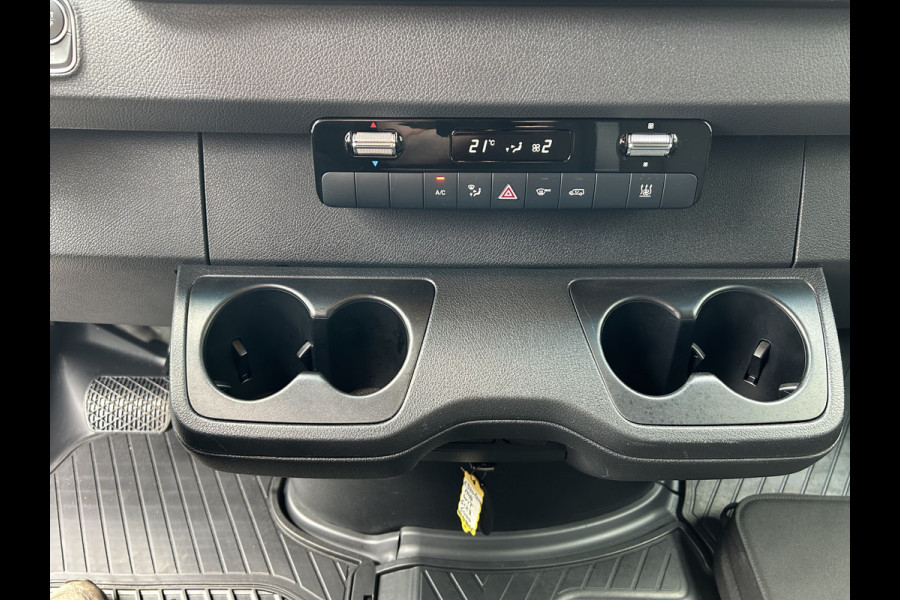 Mercedes-Benz eSprinter 320 L2 H2 Pro 81kWh / Snel laden 115Kw / Trekhaak / MBUX / Navigatie / Camera / Cruise control / Airco / 270 Graden achterdeuren .