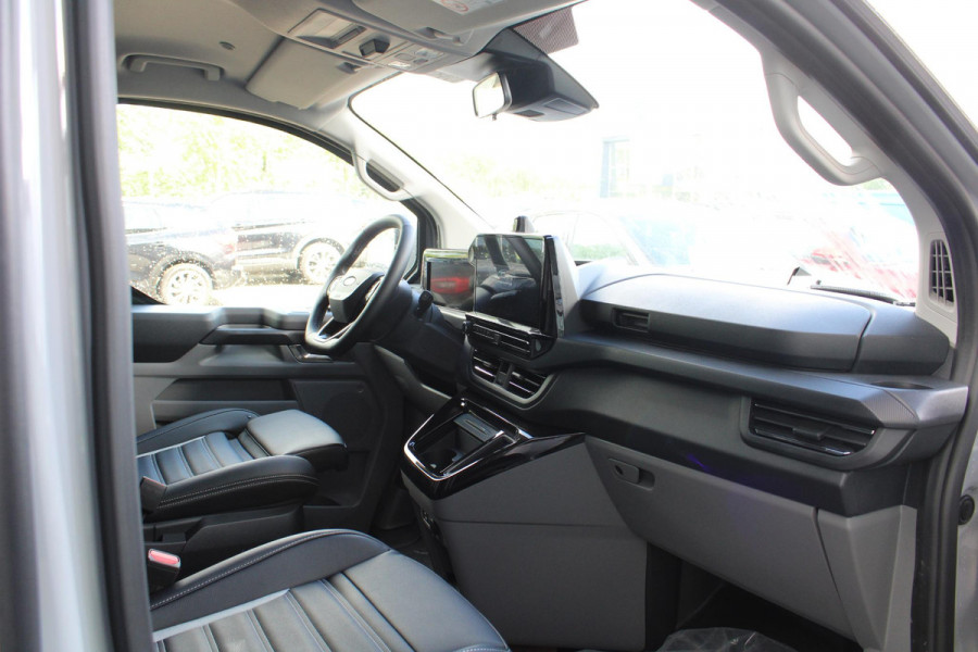 Ford Transit Custom 320 2.5 PHEV L2H1 Grey Platinum DC | Dubbele Cabine | Rijklaar | Dubbele zijschuifdeur | Dual-zone automatische airconditioning | Privacy glass | Groot middenconsole | Trekhaakvoorbereiding | Centrale dubbele vergrendeling | Driver Assistent Pack Ultimate | Verwarmbaar stuurwiel | 2 AGM accus | PHEV 1-fase oplaadkabel 10m | Vehicle Integration System