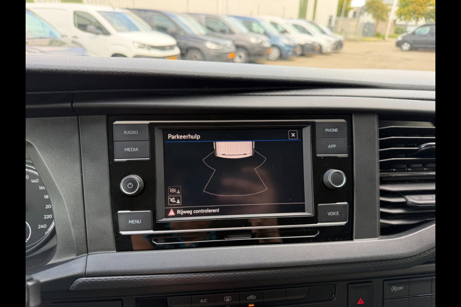 Volkswagen Transporter 2.0 TDI L2H1 30 DC / 6 pers / App connect / Dubbel cabine