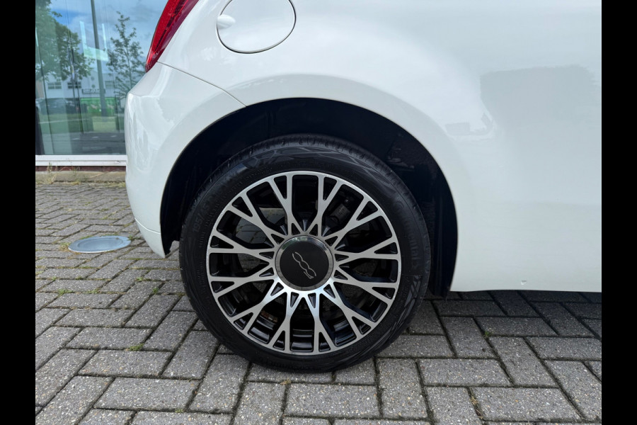 Fiat 500 1.0 Hybrid Dolcevita - Navi - Climate - Panodak - Parkeerhhulp - Lage stand