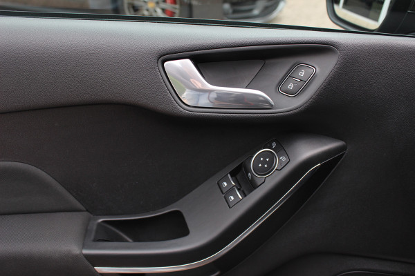 Ford Fiesta 1.0 EcoBoost ST-Line Automaat. / Navigatie / Parkeerhulp achter / 17'' / Stoelverwarming / Cruise Control