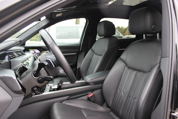 Audi e-tron 55 quattro S edition 95 kWh 46.023 km!. / SoH 94,6% / Panoramadak / 360Camera / Head-up / Luxe Leder / Luchtvering / 21'' / B&O / Softclose / Matrix LED / CarPlay / Dodehoek / DAB / ACC / Stoelmassage+Ventilatie