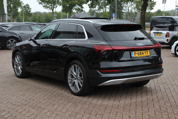 Audi e-tron 55 quattro S edition 95 kWh 46.023 km!. / SoH 94,6% / Panoramadak / 360Camera / Head-up / Luxe Leder / Luchtvering / 21'' / B&O / Softclose / Matrix LED / CarPlay / Dodehoek / DAB / ACC / Stoelmassage+Ventilatie