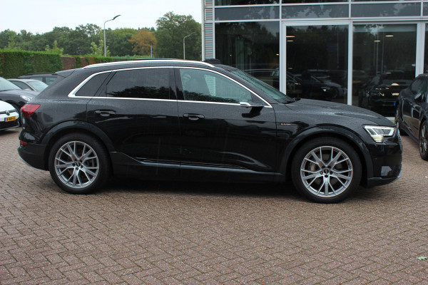 Audi e-tron 55 quattro S edition 95 kWh 46.023 km!. / SoH 94,6% / Panoramadak / 360Camera / Head-up / Luxe Leder / Luchtvering / 21'' / B&O / Softclose / Matrix LED / CarPlay / Dodehoek / DAB / ACC / Stoelmassage+Ventilatie