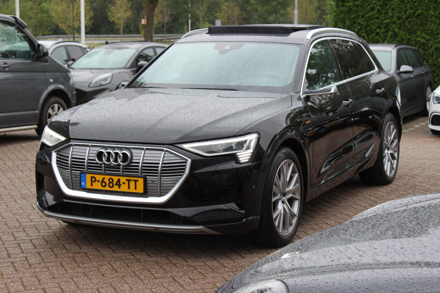 Audi e-tron 55 quattro S edition 95 kWh 46.023 km!. / SoH 94,6% / Panoramadak / 360Camera / Head-up / Luxe Leder / Luchtvering / 21'' / B&O / Softclose / Matrix LED / CarPlay / Dodehoek / DAB / ACC / Stoelmassage+Ventilatie