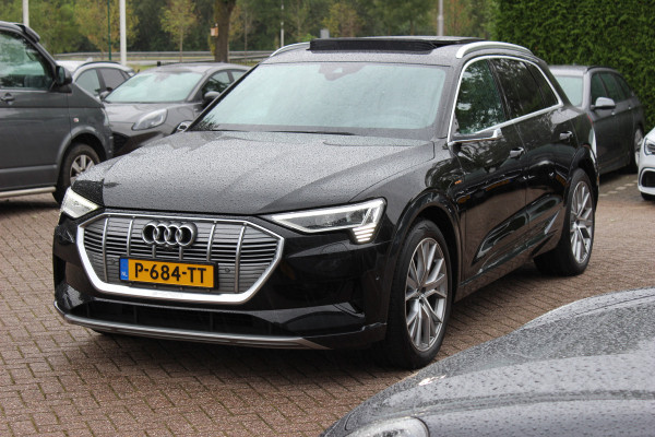 Audi e-tron 55 quattro S edition 95 kWh 46.023 km!. / SoH 94,6% / Panoramadak / 360Camera / Head-up / Luxe Leder / Luchtvering / 21'' / B&O / Softclose / Matrix LED / CarPlay / Dodehoek / DAB / ACC / Stoelmassage+Ventilatie