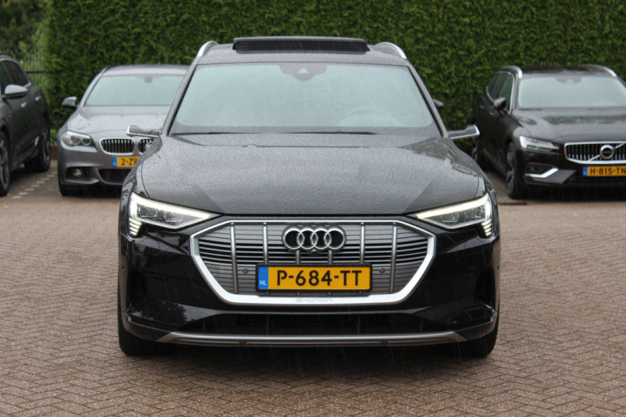 Audi e-tron 55 quattro S edition 95 kWh 46.023 km!. / SoH 94,6% / Panoramadak / 360Camera / Head-up / Luxe Leder / Luchtvering / 21'' / B&O / Softclose / Matrix LED / CarPlay / Dodehoek / DAB / ACC / Stoelmassage+Ventilatie