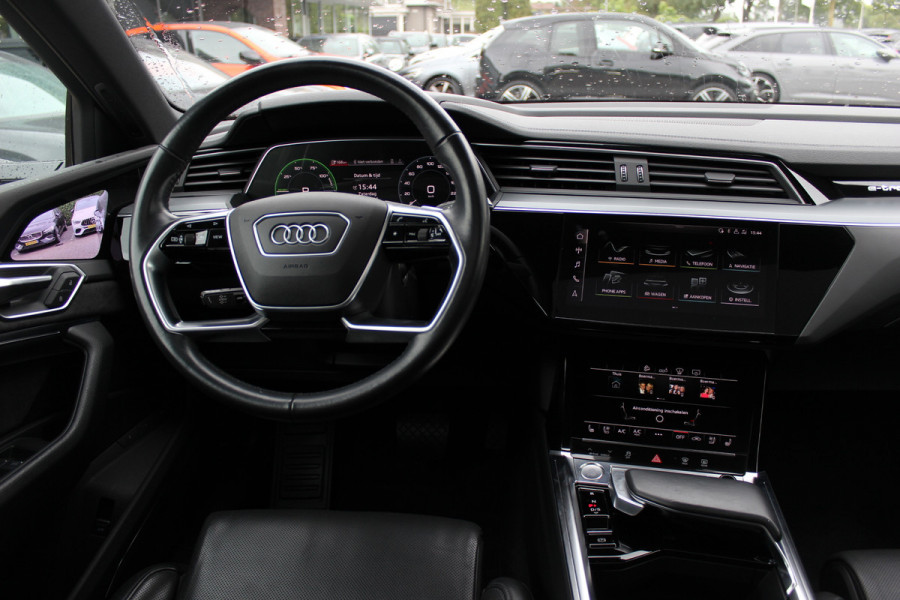 Audi e-tron 55 quattro S edition 95 kWh 46.023 km!. / SoH 94,6% / Panoramadak / 360Camera / Head-up / Luxe Leder / Luchtvering / 21'' / B&O / Softclose / Matrix LED / CarPlay / Dodehoek / DAB / ACC / Stoelmassage+Ventilatie