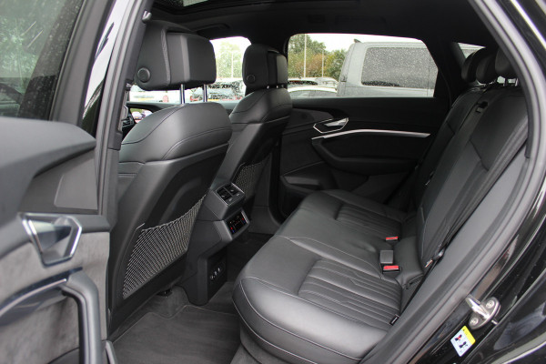 Audi e-tron 55 quattro S edition 95 kWh 46.023 km!. / SoH 94,6% / Panoramadak / 360Camera / Head-up / Luxe Leder / Luchtvering / 21'' / B&O / Softclose / Matrix LED / CarPlay / Dodehoek / DAB / ACC / Stoelmassage+Ventilatie